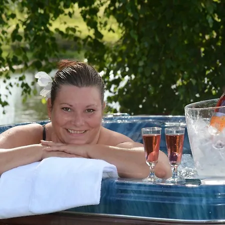 호텔 Revontuli Glass Igloos